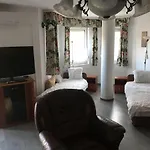 City Center Apartment *