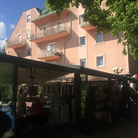City Center Apartment *
