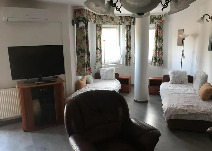 City Center Apartment *